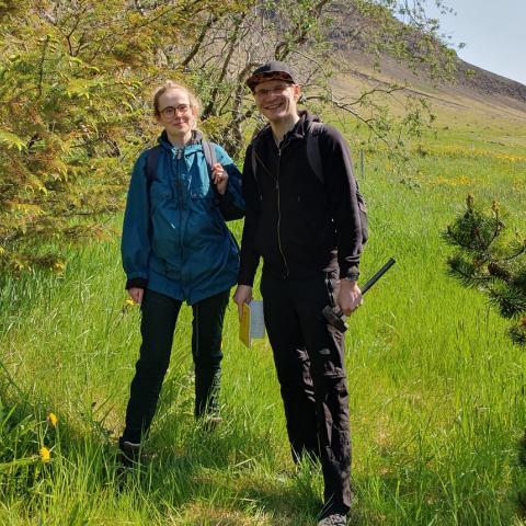 Hatching traps to find out more about their distribution and habitat. Nína Guðrún Baldursdóttir and Rafn Sigurðsson by the traps set up in Neðra-Háls in Kjós.